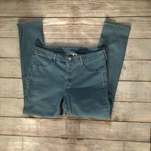 Light wash H&M women’s jeans